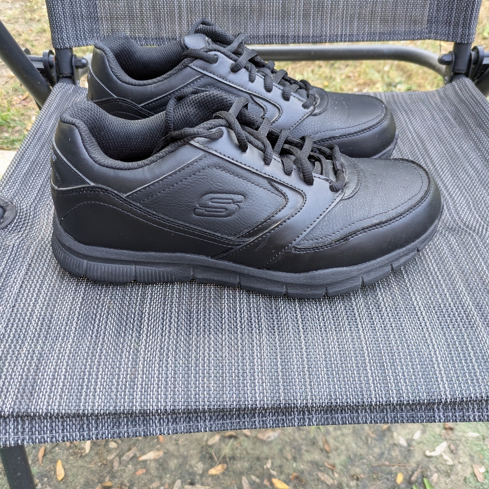 Skechers Women's Black Work Slip resistant 7.5 Wide Sneakers